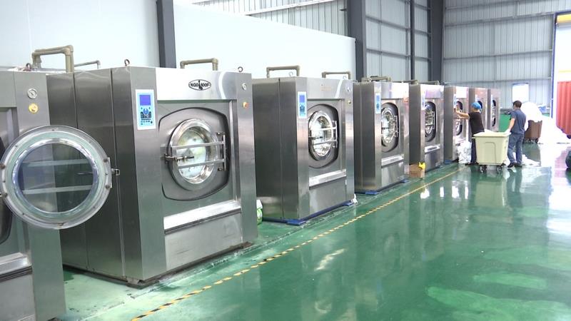 钟山区：洗涤企业让群众实现家门口就业