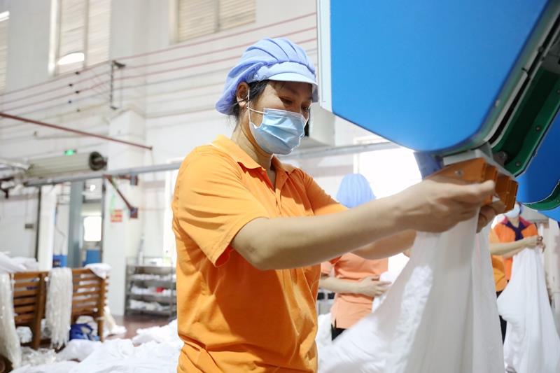 新春走基层丨铁路洗涤工：车间里“蒸桑拿”